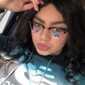 Meet your Posher, Maxine